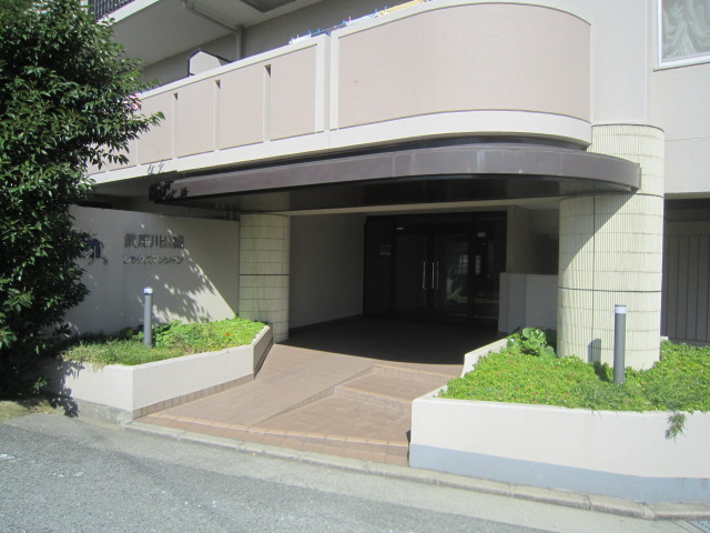 マンション正面玄関